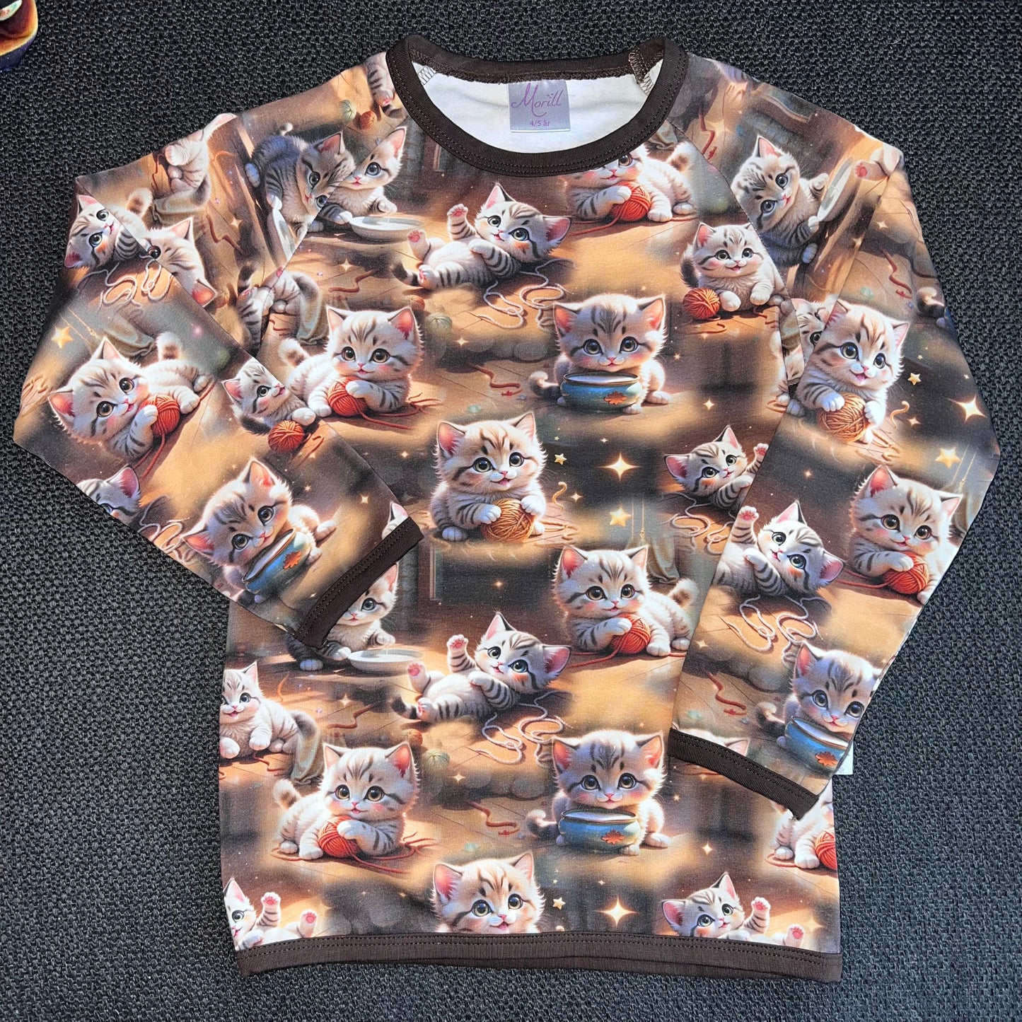 Genser Katt med nøste