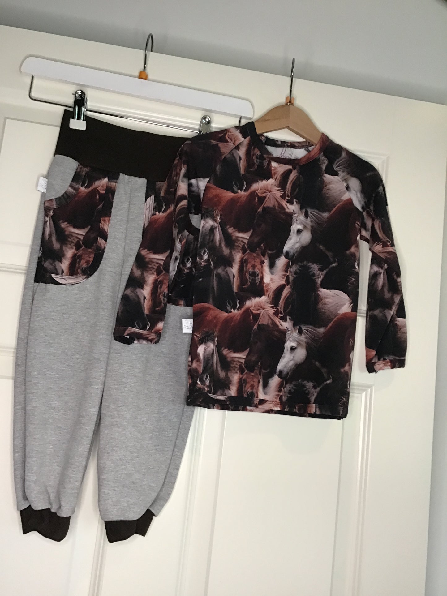 Joggedress brun hest