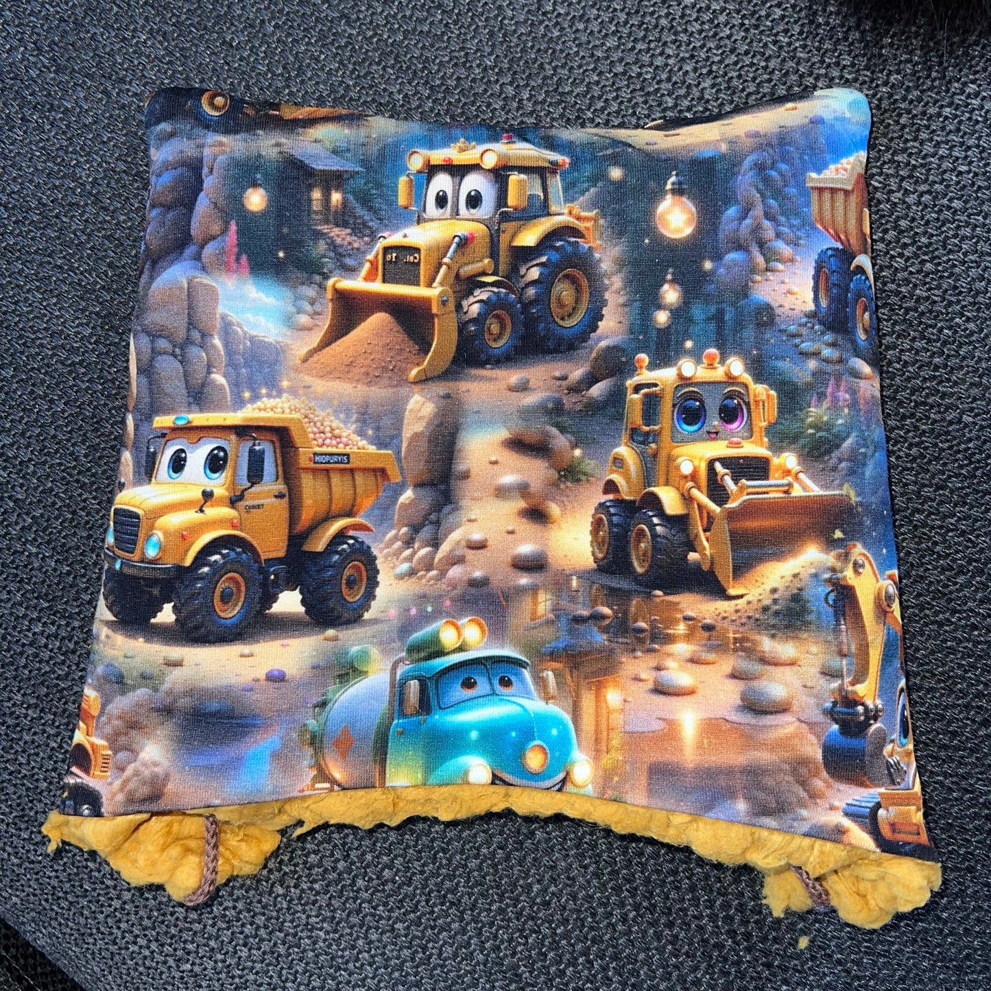 Knyttelue Bygge Bob m/pelsfor