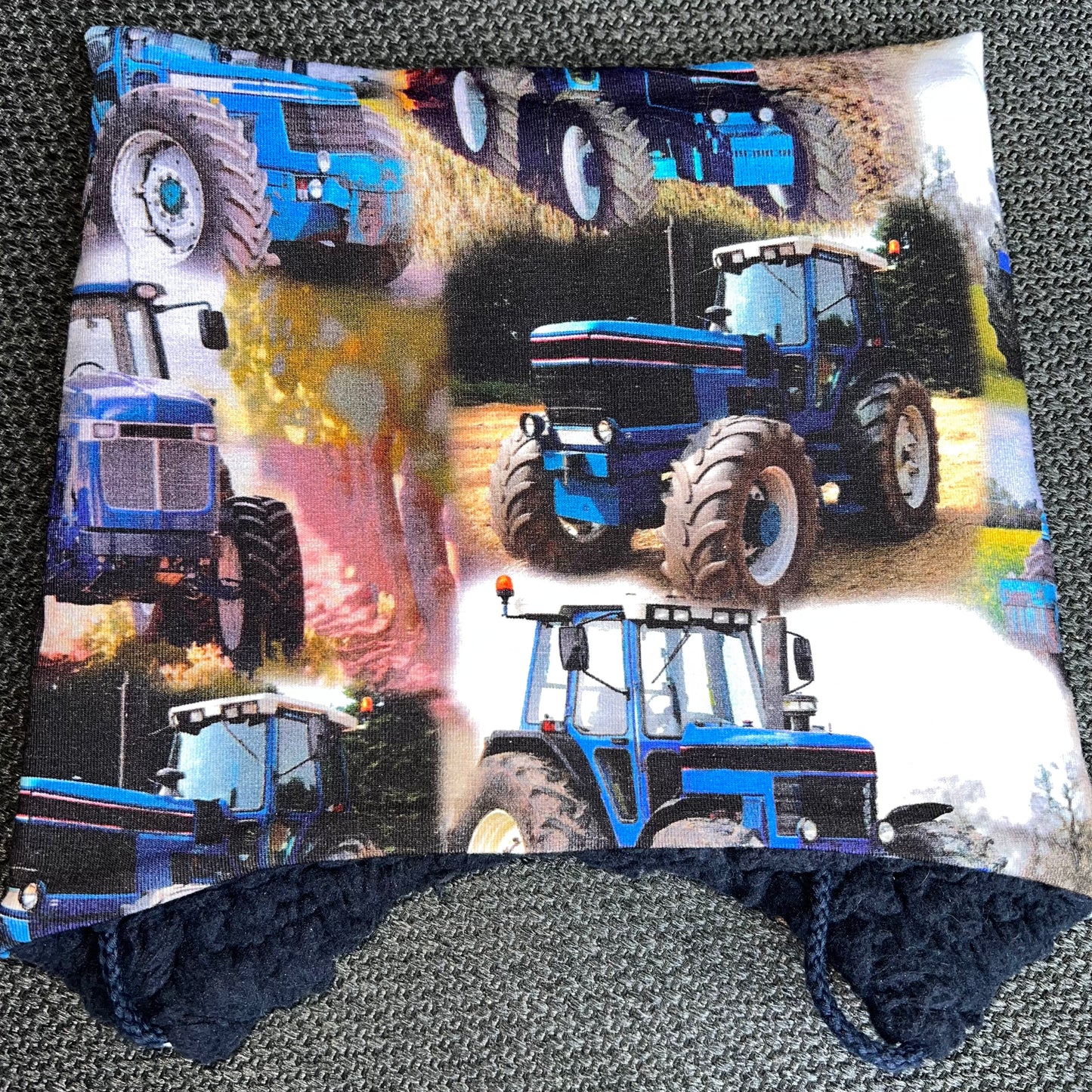 Knyttelue Ford Traktor m/pelsfor