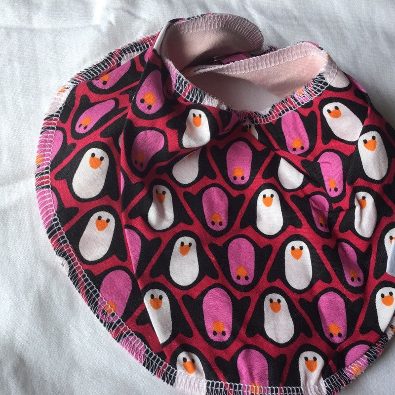 Smekke ceriserosa pingviner