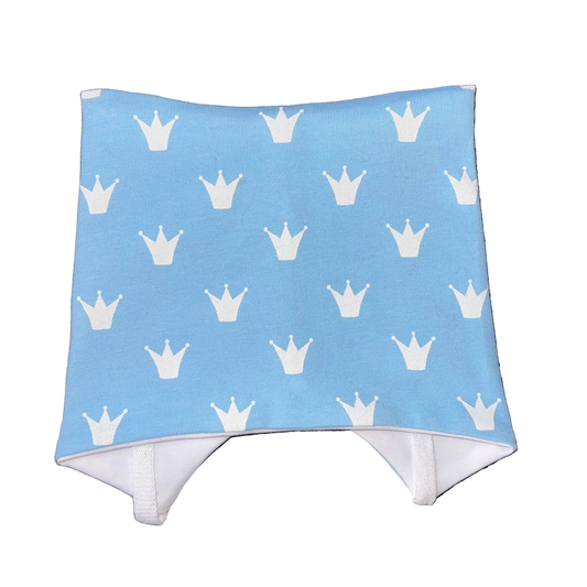 Knyttelue med blå kroner i bomull