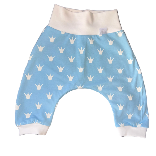 Babybukse med søte kroner