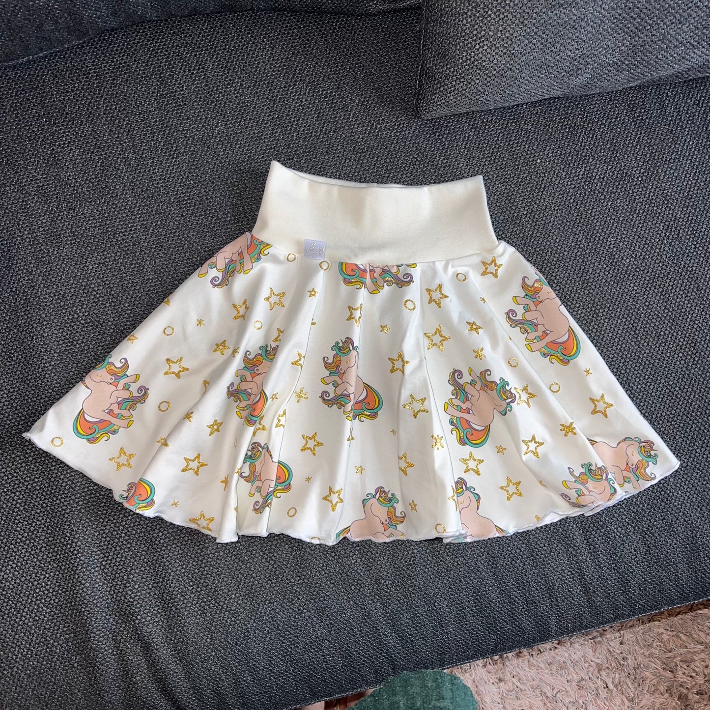 Fullsnurr-skjørt hvit/gull enhjørning