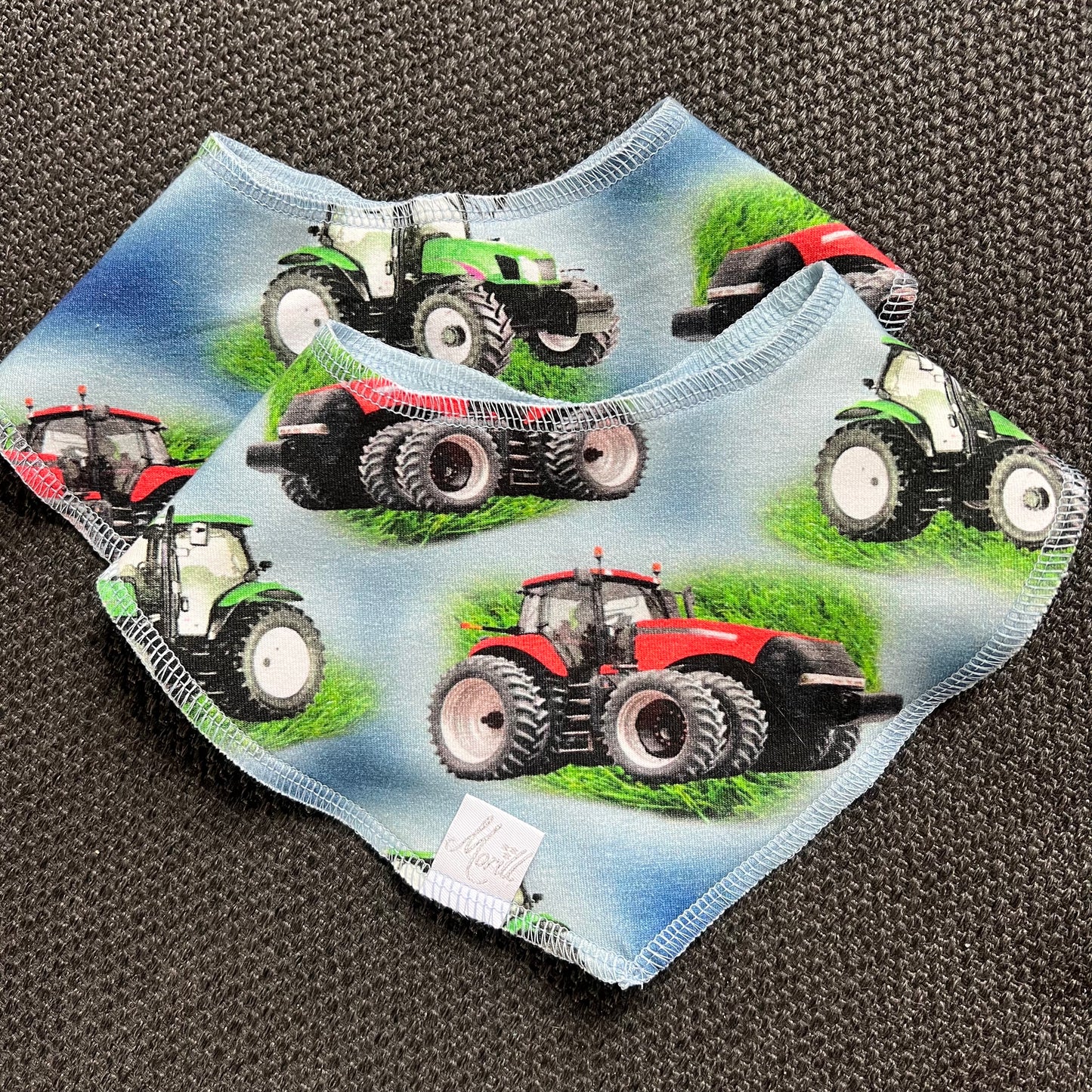 Smekke blå med rød og grønn traktor