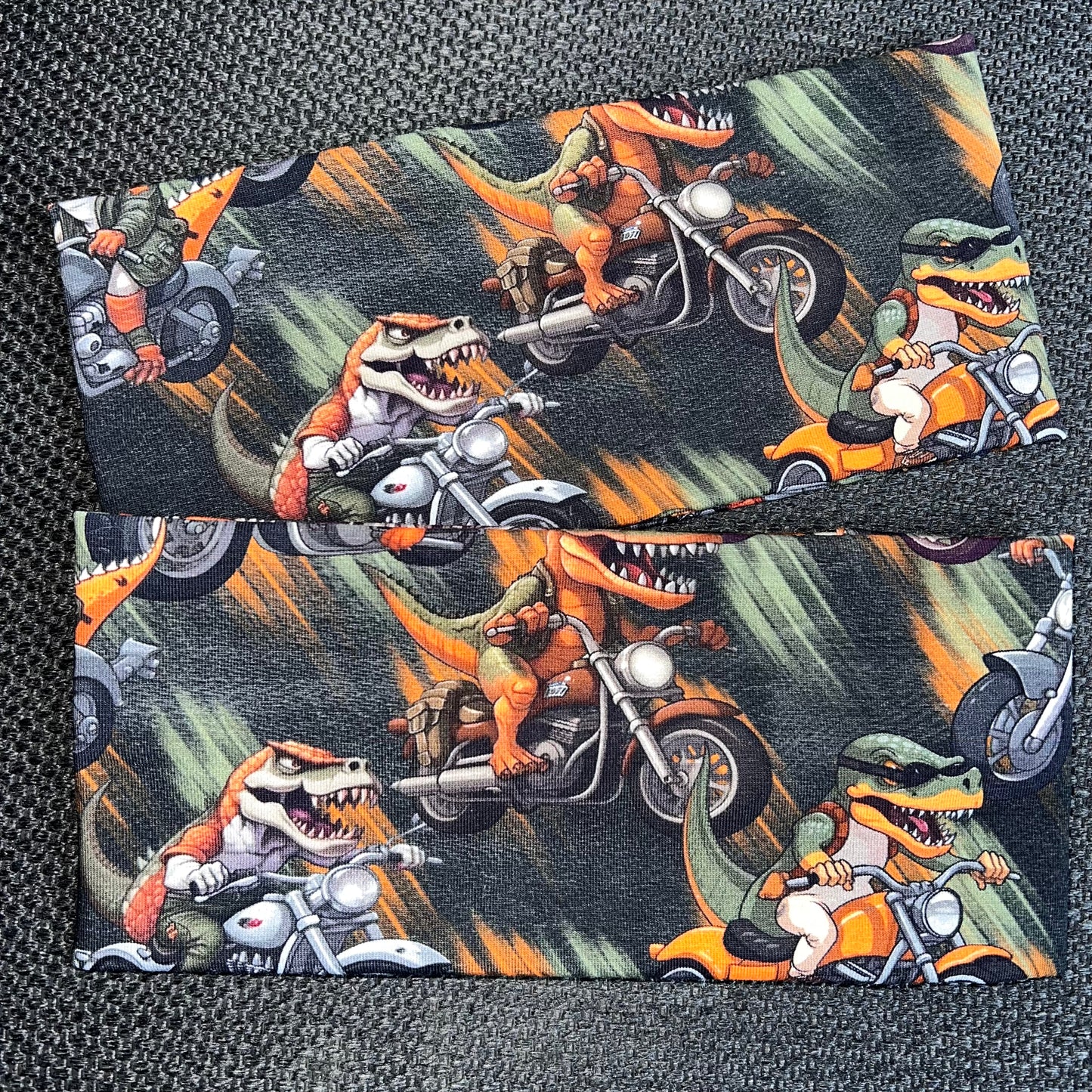 Pannebånd Dinosaur på Motorsykkel