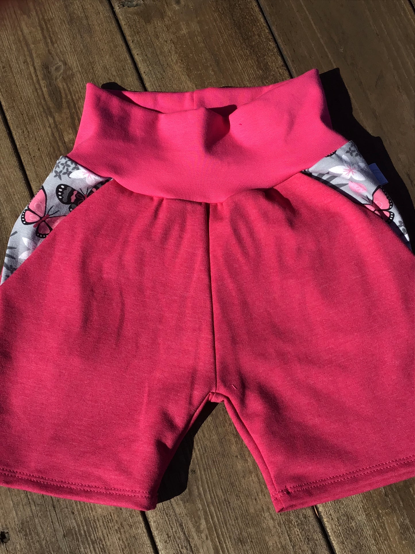 Shorts rosa sommerguggel grå