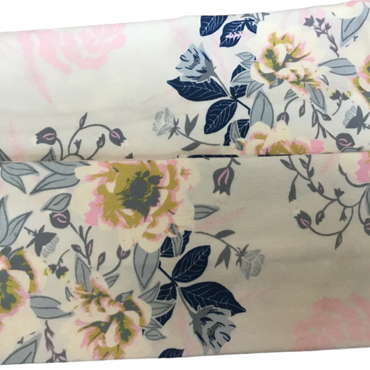 Pannebånd blå blomster på hvit